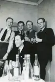 Lyckad tentamen firas, mars 1945 (enligt text i album).
