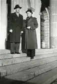 Vid vishetens port. Fr. v Bengt Norlén och Bengt Hultin (enligt text i album).