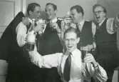 Ett gäng festglada män, längst fram Bengt Hultin. Text i album: 