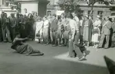 Vid Trafalgar Square, London 1948 (enligt text i album).