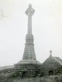 Scully´s Cross på Irland 1948 (enligt text i album). Det restes år 1870 av Vincent Scully för att hedra den förmögna katolska familjen Scully och fungerar även som ett mausoleum över familjen. (källa: The Irish Aesthete).