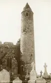 Round Tower (Det runda tornet) Rock of Cashel, Irland (enligt text framsida brevkort).