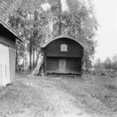 Stora Skedvi. Västerby. Härbre.

