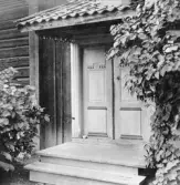 Stora Skedvi. Förtak och dörrar hos Källstedts i Björänge. 1927.