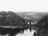 Mora. Deltat ovanför Dynggrav. Älvens storfåra längst bort, brinkholmen i förgrunden till vänster. 1919.