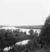 Båthusbäcken och älven vid Arfslindan 1920.