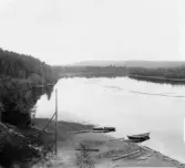 Gagnef. Älvmötet från väster. Färjudden till vänster. 1920.
