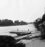 Gagnef. Färjan vid Hovänget. By på andra sidan. 1920.