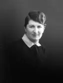 Fröken Maud Jobson, äldsta barnet till konsul Donald och Anna Jobson i Varberg. Hon var syster till Daisy Jobson och Arthur Jobson.