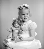 Flickan Englund. Foto i april 1947.
(Karin Englund)




