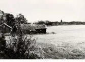 Vy från Lahall hösten 1969. Lägenheten Karl-Johans, gården Berns och den gamla väderkvarnen byggd år 1825.