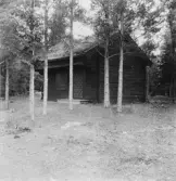 Grytnäs. Ny stuga i gammal stil på åsen ovan Smedsbo. 1930.