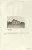 Skansen. Byggnader. Folkets hus. Gersheden Folkets hus i sitt första skede. Originalfotografiet tillhör byggnadssnickare Harald Hedlund, Gershede, Munkfors, som var med när huset togs ner för att flyttas till Skansen.