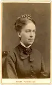 Ester Queckfeldt gift Broström, omkring 1873-1893, moster till Hedvig Ulfsparre.