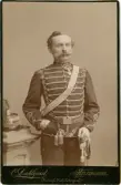 Ryttmästare J. A. Ulfsparre iklädd husarernas dolma m/1895, 1895-1907.