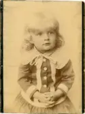 Porträtt av en liten flicka, fotografi från Hedvig Ulfsparres familj.