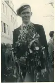 Studentexamen, utanför läroverket, 18/5 1940, Gävle. Bengt Hultin (enligt text i album och baksida kort).