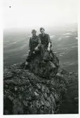 Kjell Lundström och jag (Bengt Hultin) på Anåfjället, Härjedalen, 1941 (enligt text i album).