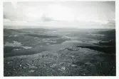 Utsikt från Ottfjället ut över Ottsjön, Jämtland 1942 (enligt text i album och baksida kort).