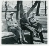 By Flustret, dagen efter. 1/5 1942. V-H. Bengt Hultin, Jesper Grönlund, Anders Blix (enligt text i album och baksida kort).