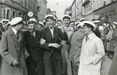 Sista april 1943, Uppsala (enligt text i album). Bengt Hultin i mitten.