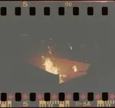 Tända ljus vid högtidlighållandet av årsdagen för mordet på Olof Palme.