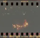 Tända ljus vid högtidlighållandet av årsdagen för mordet på Olof Palme.