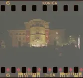 Tända ljus vid högtidlighållandet av årsdagen för mordet på Olof Palme.