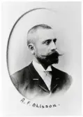 Landssekreterare Frithiof Ohlsson, Växjö, 1896.
Bröstbild, halvprofil. Ateljéfoto.
Jfr PMV0050.