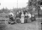 På cykeltur, Bobergs trädgård.