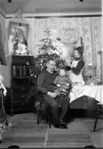 Målare Olle Goth, med Axel i knäet, Maria Goth.