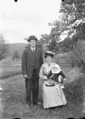 Anders och Ester Johansson med Ingrid.
