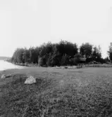 By, Fullsta. Skogsudde med smedja och fristående kolbod vid Bengts. 1931.