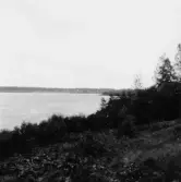 By, Jugansbo. Rudusjön från östligaste gården i Jugansbo. Rudu på andra sidan stranden. 1931.