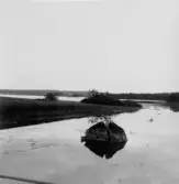 By, Lindbäckens utlopp från bron med sprucket block. 1931.
