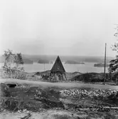 Garpenberg, Tappbacken. Biskopens lave, Gruvsjön med holmar från rivna anrikningsverket nära Tappbacken. 1929.